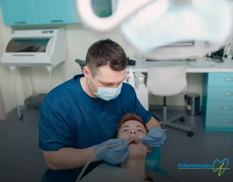 prótese dentária removível com encaixe