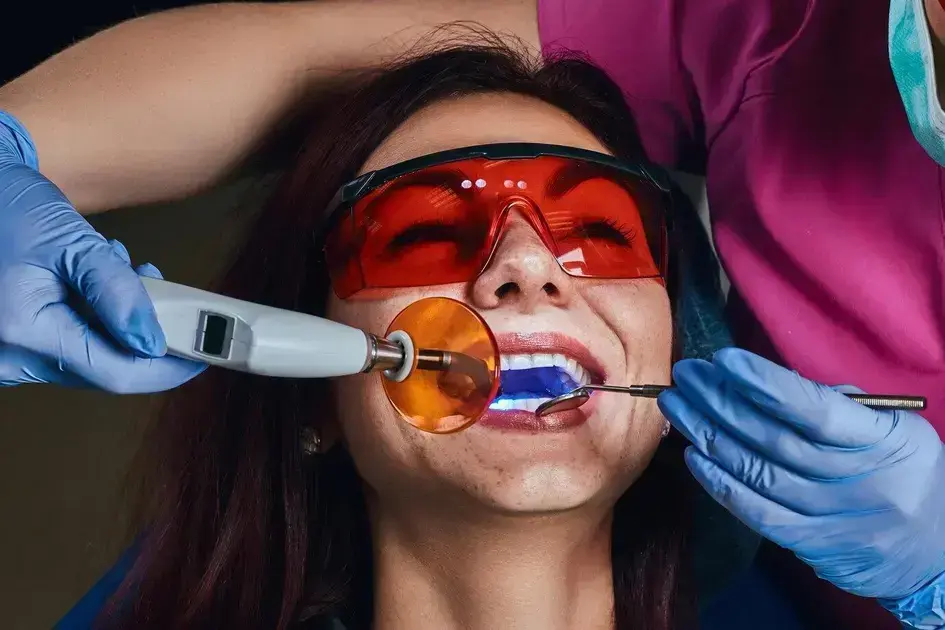 Clareamento Dental em Cianorte: Sorria com Mais Confiança